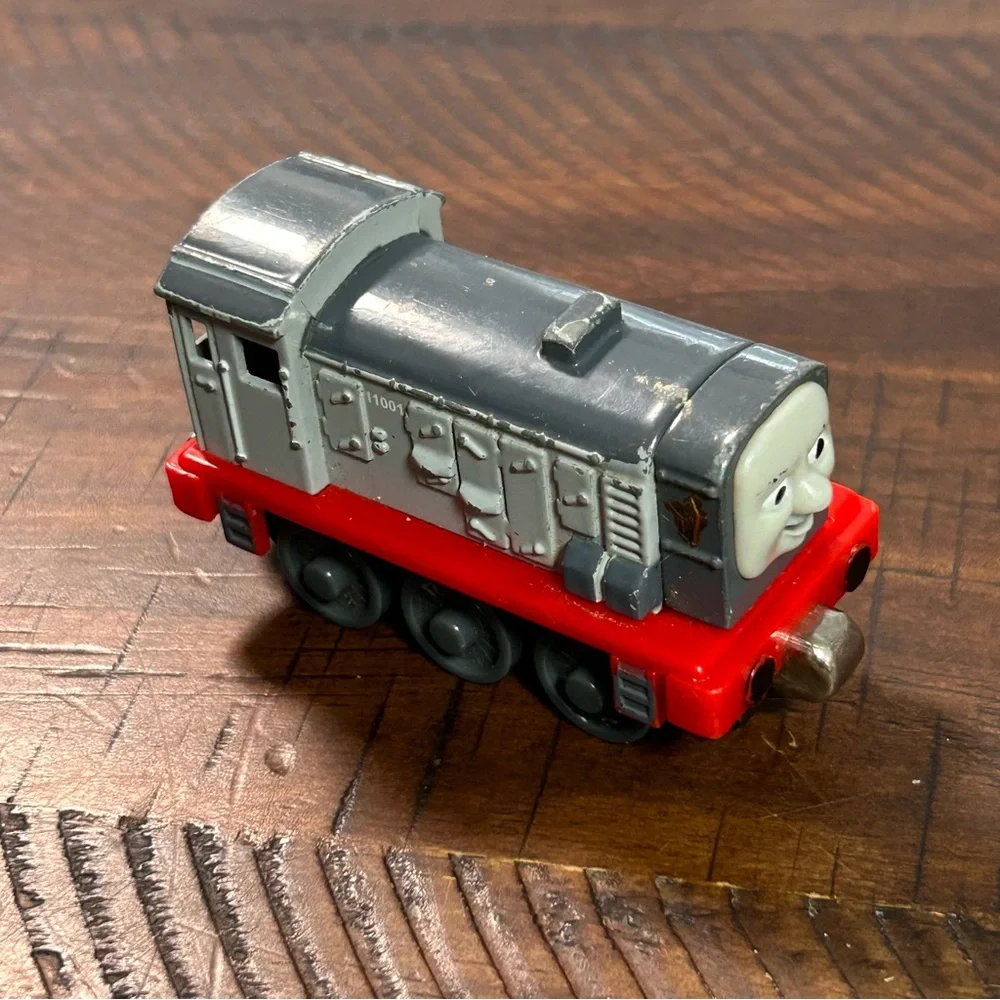 Thomas The Train Dennis Tank Engine Diecast Metal Rare Take and Play Gray Friend